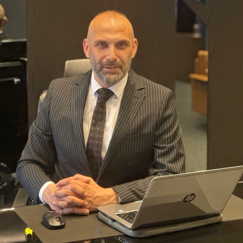 adem demirbaş kimdir